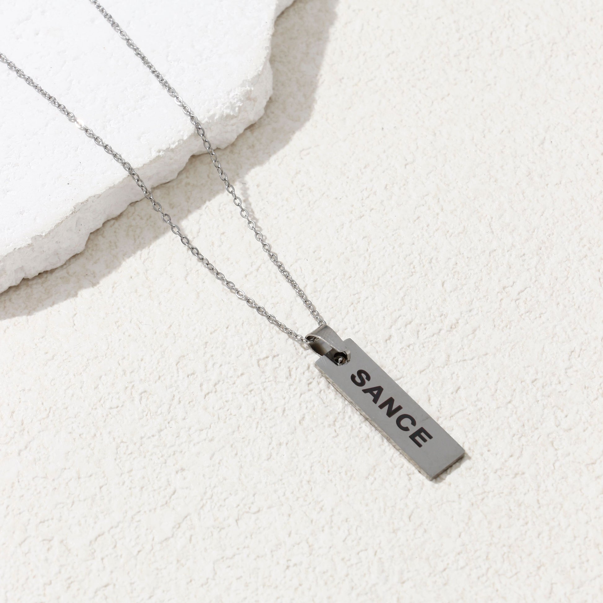 SANCE collar fina corto plata necklace thin short silver queer bisexual gay lesbiana trans lgbtq+ lqbtia solterxs solteros solteras singles jewlry joyeria accessorios moda fashion encuentra amor en la vida real