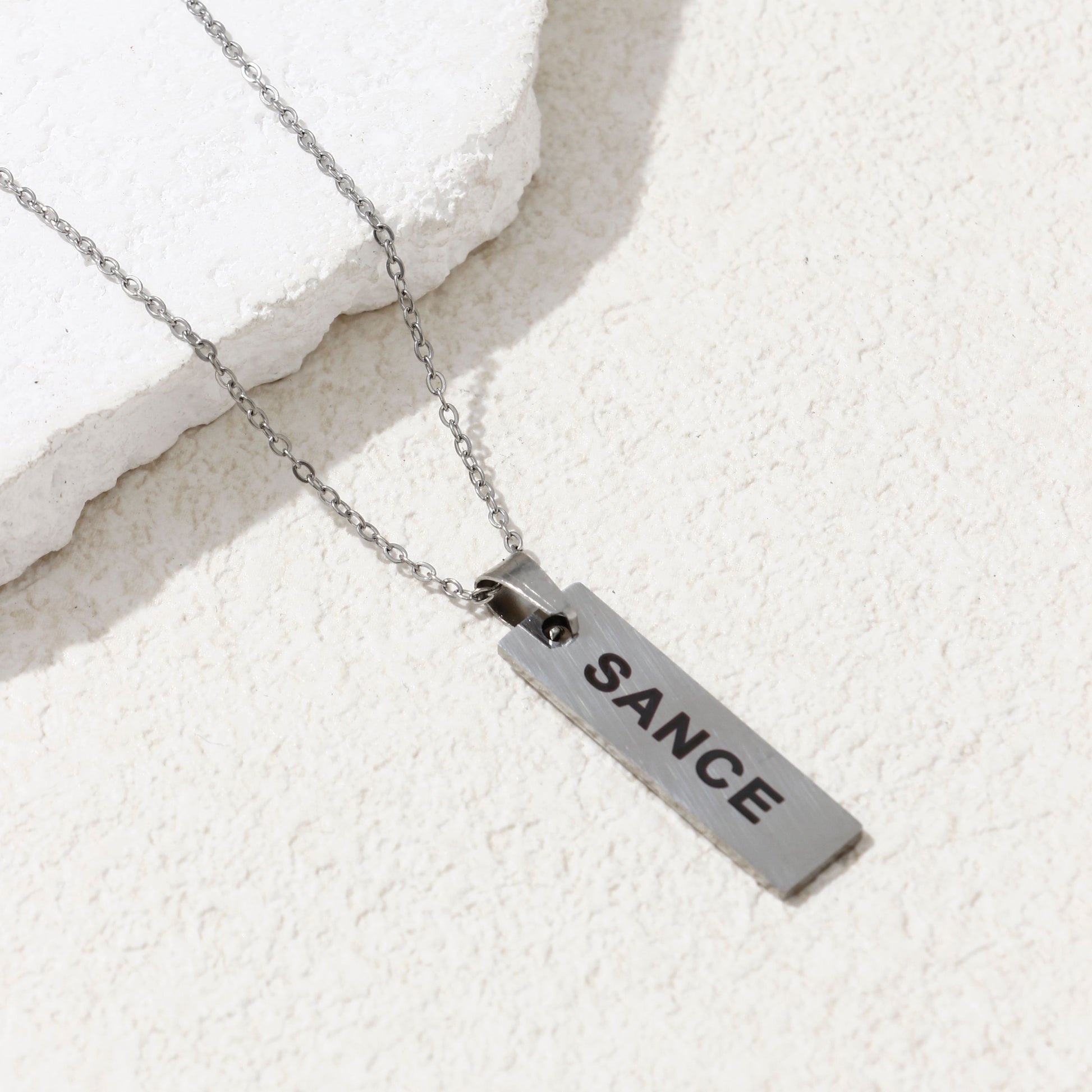 SANCE collar fina corto plata necklace thin short silver queer bisexual gay lesbiana trans lgbtq+ lqbtia solterxs solteros solteras singles jewlry joyeria accessorios moda fashion encuentra amor en la vida real