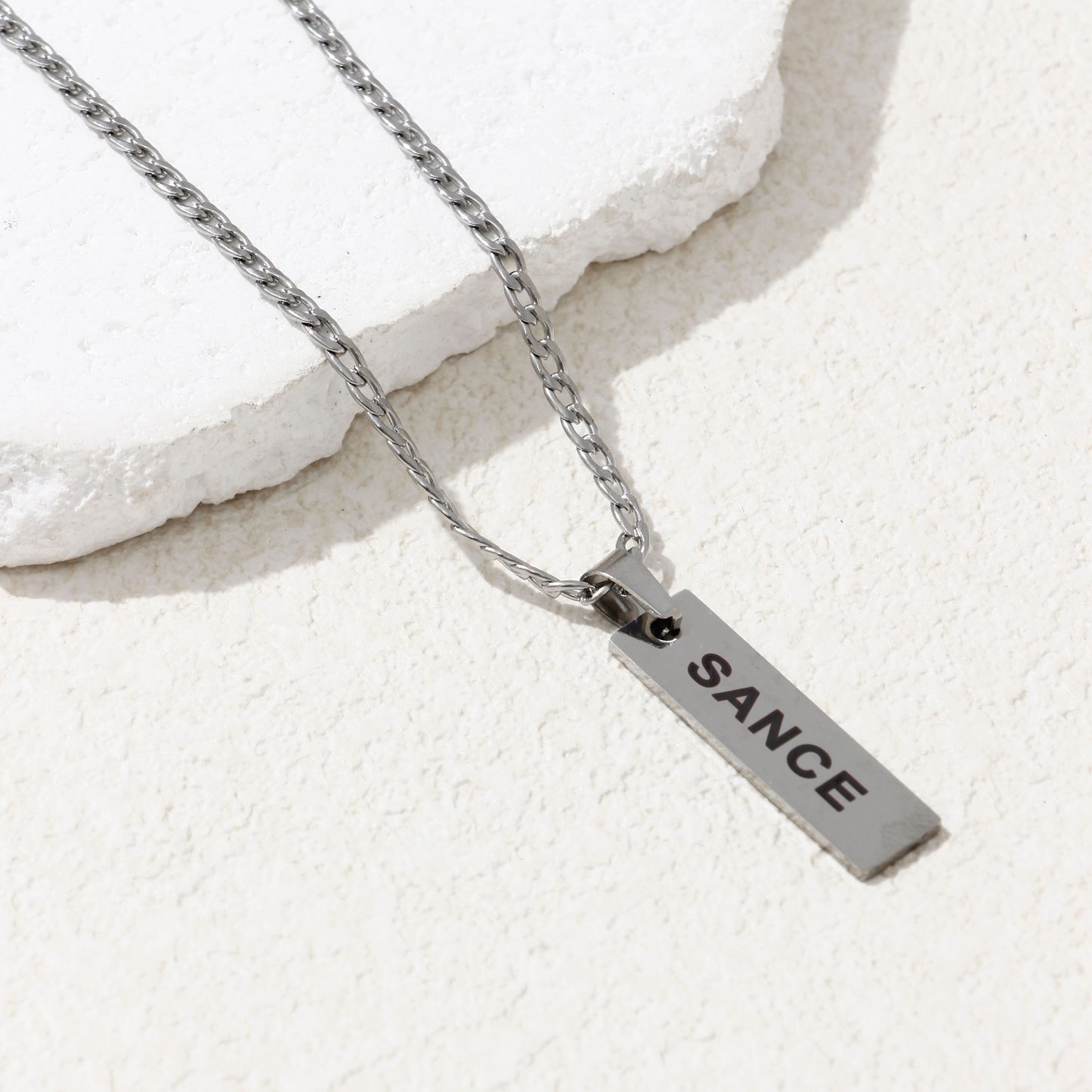SANCE collar medio corto plata necklace medium short silver queer bisexual gay lesbiana trans lgbtq+ lqbtia solterxs solteros solteras singles jewlry joyeria accessorios moda fashion encuentra amor en la vida real