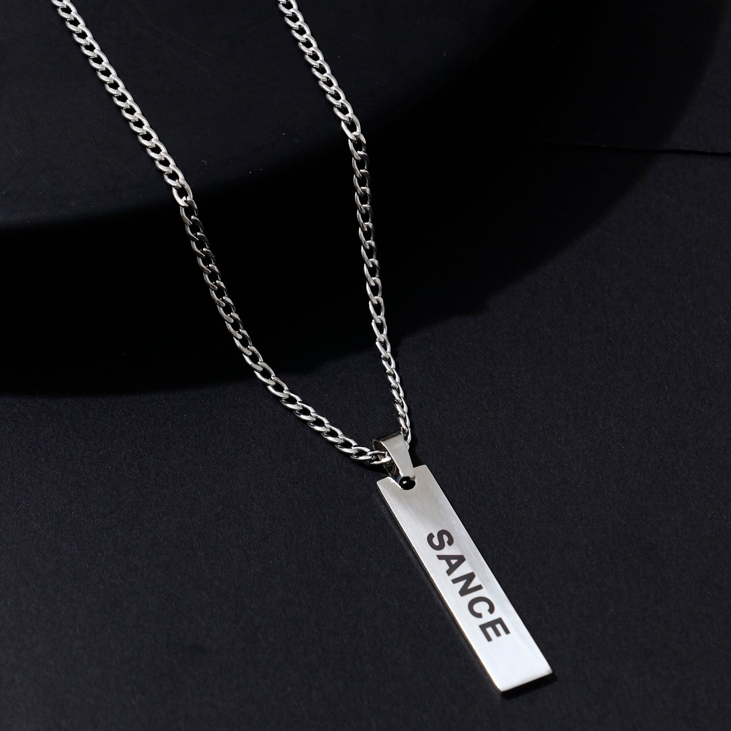 SANCE collar medio largo plata necklace medium long silver queer bisexual gay lesbiana trans lgbtq+ lqbtia solterxs solteros solteras singles jewlry joyeria accessorios moda fashion encuentra amor en la vida real