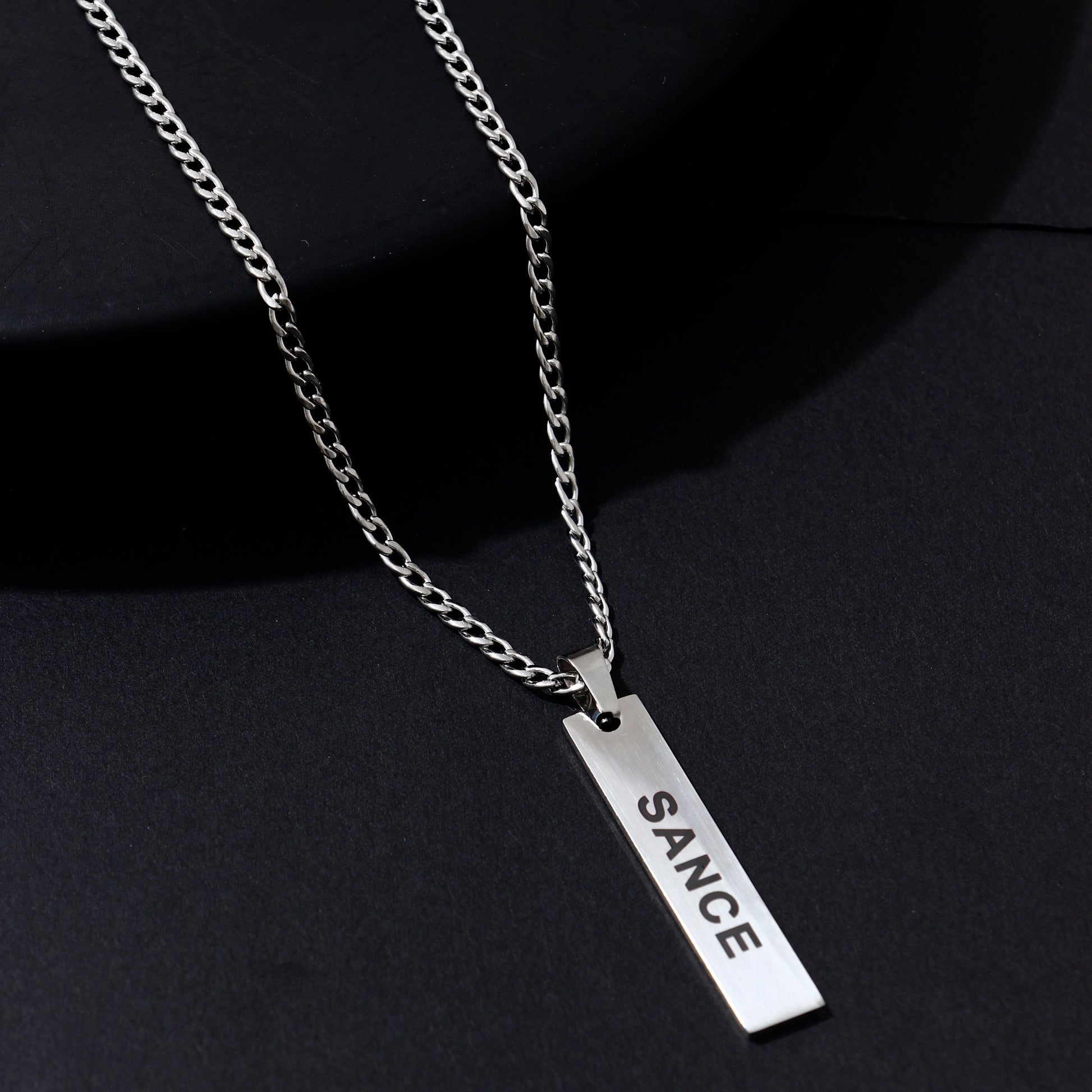 SANCE collar medio largo plata necklace medium long silver queer bisexual gay lesbiana trans lgbtq+ lqbtia solterxs solteros solteras singles jewlry joyeria accessorios moda fashion encuentra amor en la vida real
