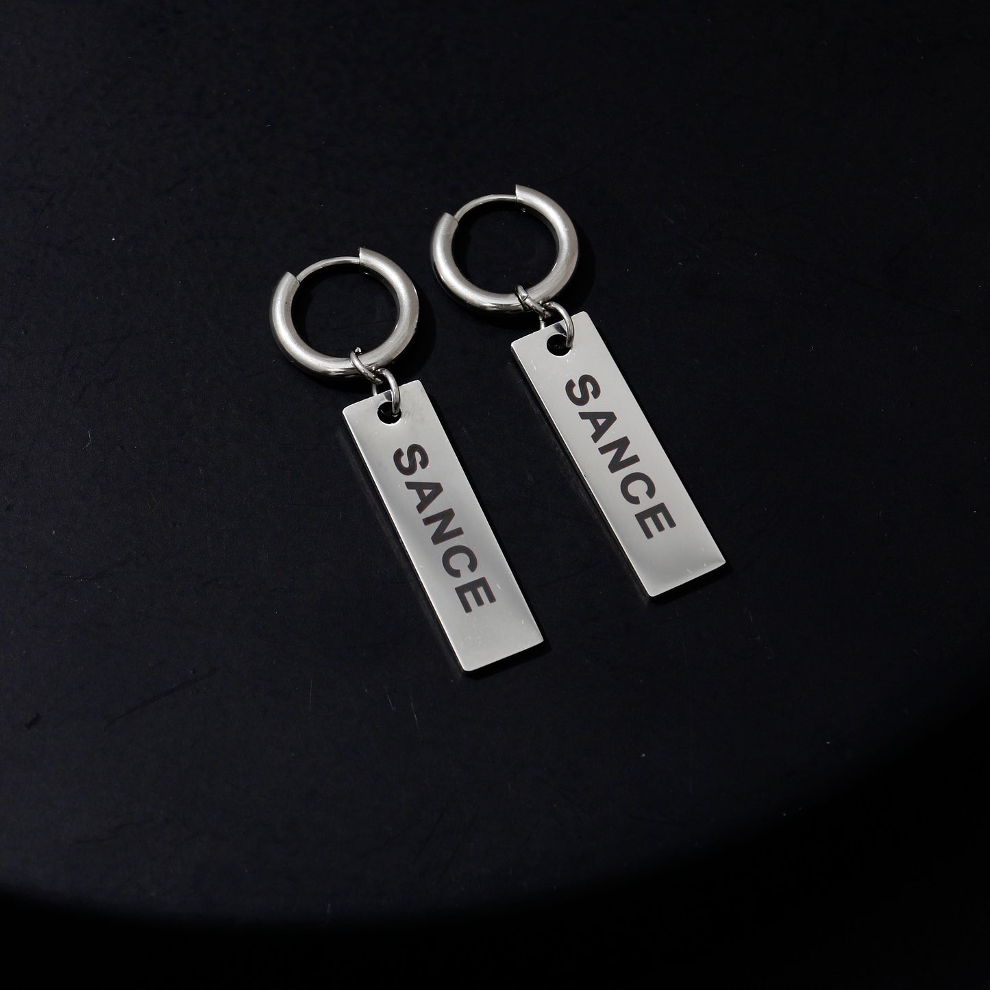 SANCE pendientes cortas earrings short pendant silver plata queer bisexual gay lesbiana trans lgbtq+ lqbtia solterxs solteros solteras singles jewlry joyeria jewellery