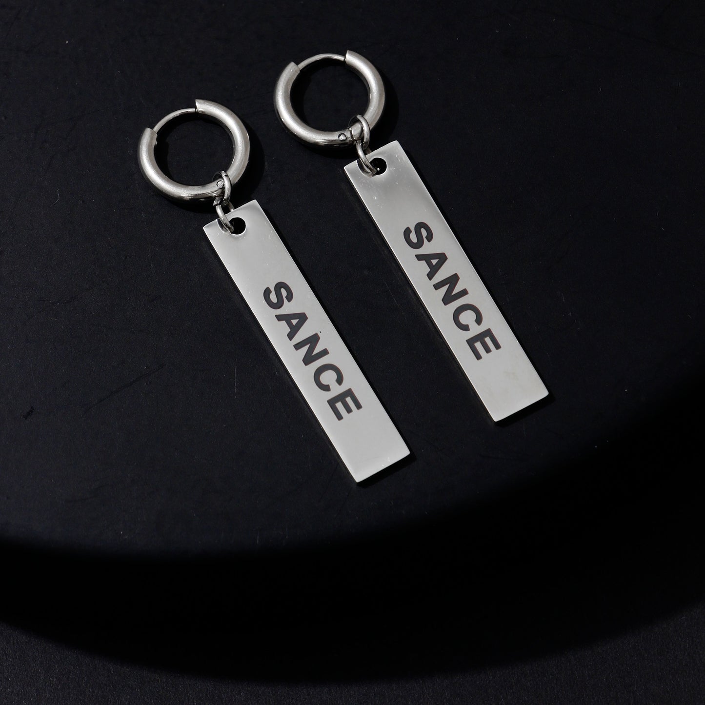 SANCE pendientes largas earrings long pendant silver plata queer bisexual gay lesbiana trans lgbtq+ lqbtia solterxs solteros solteras singles jewlry joyeria