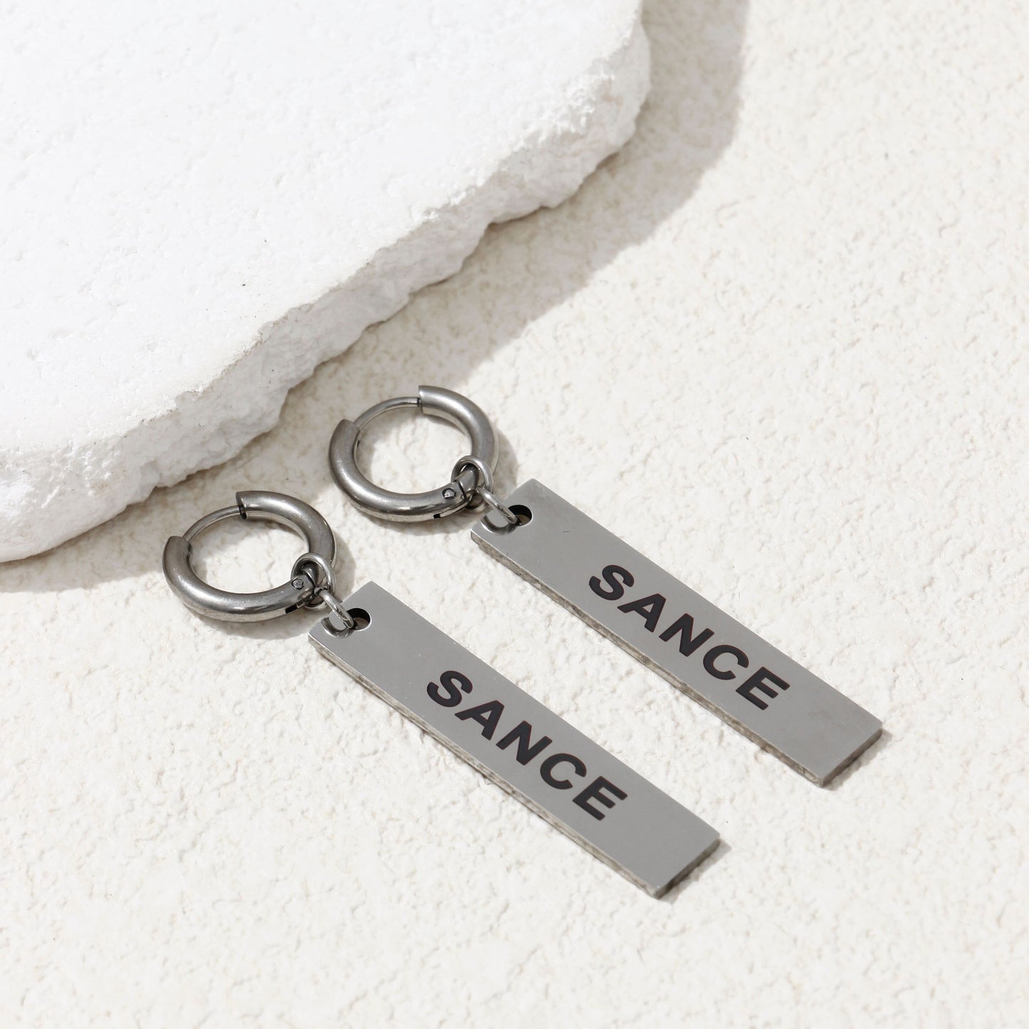 SANCE pendientes largas earrings long pendant silver plata queer bisexual gay lesbiana trans lgbtq+ lqbtia solterxs solteros solteras singles jewlry joyeria