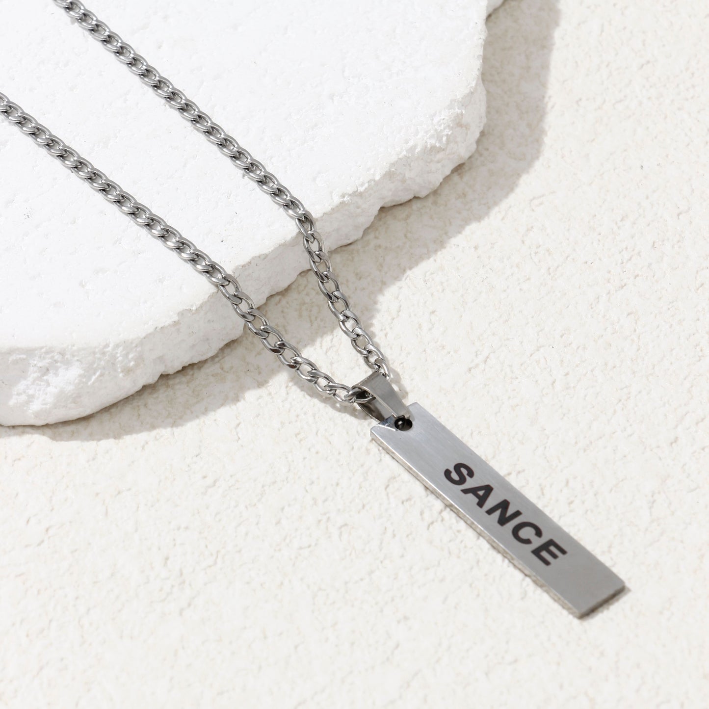SANCE collar medio largo plata necklace medium long silver queer bisexual gay lesbiana trans lgbtq+ lqbtia solterxs solteros solteras singles jewlry joyeria accessorios moda fashion encuentra amor en la vida real