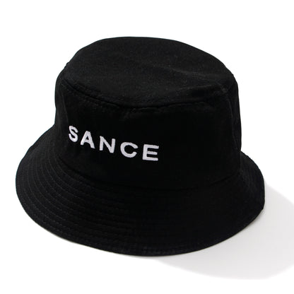 SANCE bucket hat sombrero de cubo blanco negro SANCE STORE lgbtq+ lgbtqia trans queer lesbiana gay homosexuales solterxs solteras solteros encuentra amor en vida real fishing hat sombrero de pesca hipster moda