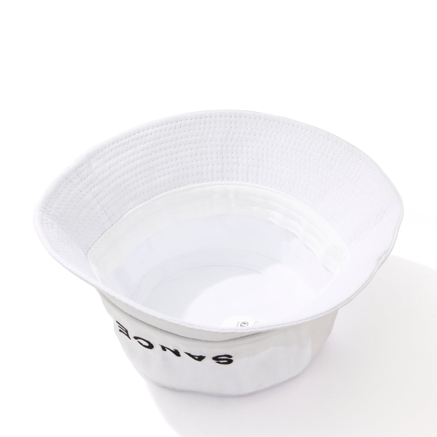 SANCE bucket hat sombrero de cubo blanco negro SANCE STORE lgbtq+ lgbtqia trans queer lesbiana gay homosexuales solterxs solteras solteros encuentra amor en vida real fishing hat sombrero de pesca hipster moda