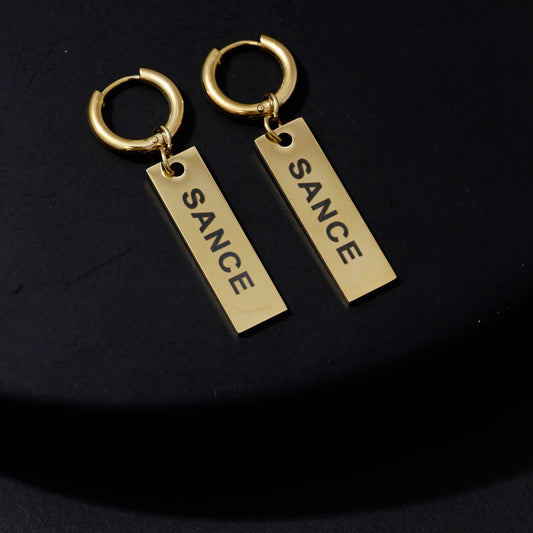 SANCE pendientes cortas earrings short pendant gold oro queer bisexual gay lesbiana trans lgbtq+ lqbtia solterxs solteros solteras singles jewlry joyeria