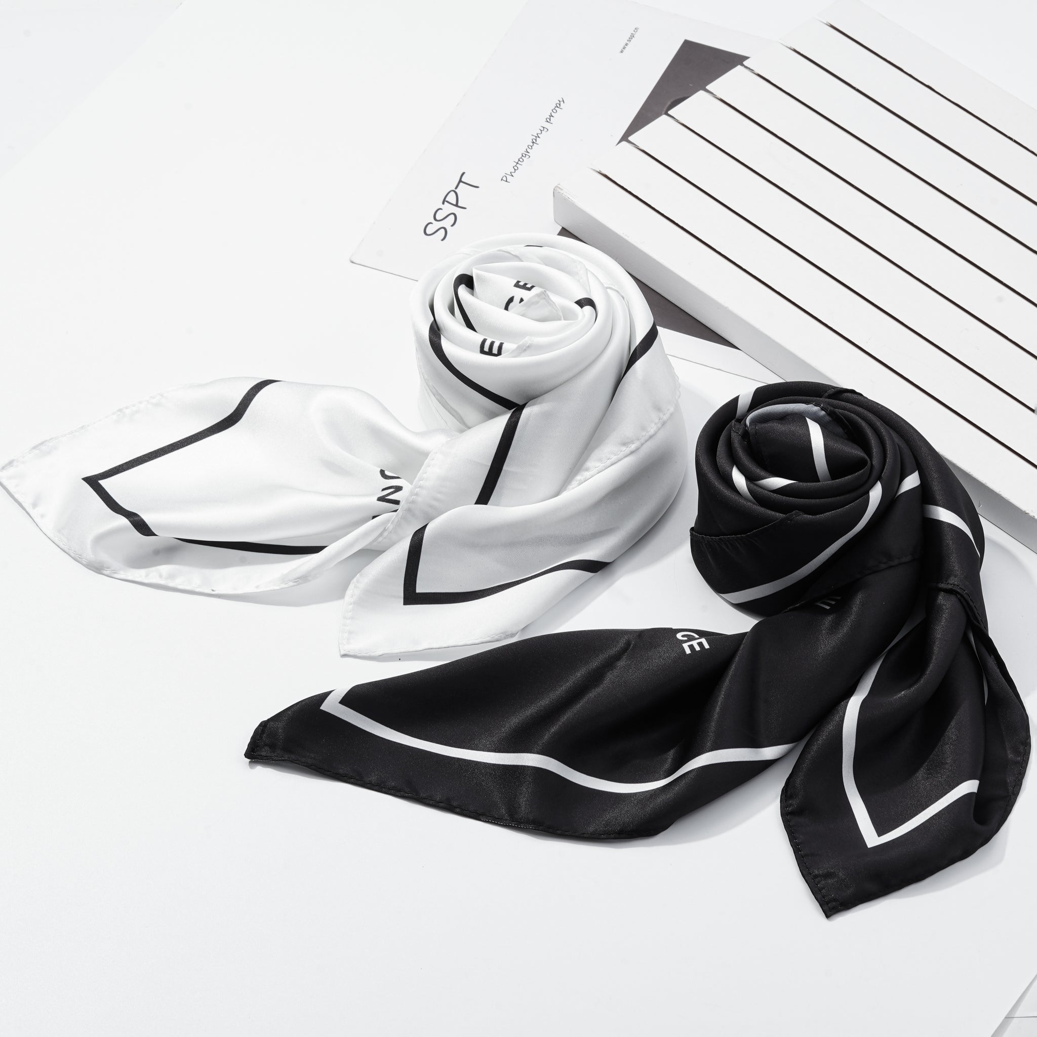 SANCE head scarf large bandana 86x86cm SANCE pañuelo pañuelos blanco white grande gay trans bisexual lesbiana solterxs solteras solteros encuentra pareja queer homosexual citas accessorios de verano gay